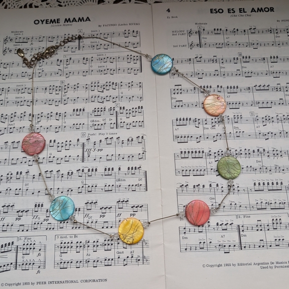 Multicolor Shell Necklace - Picture 6 of 6